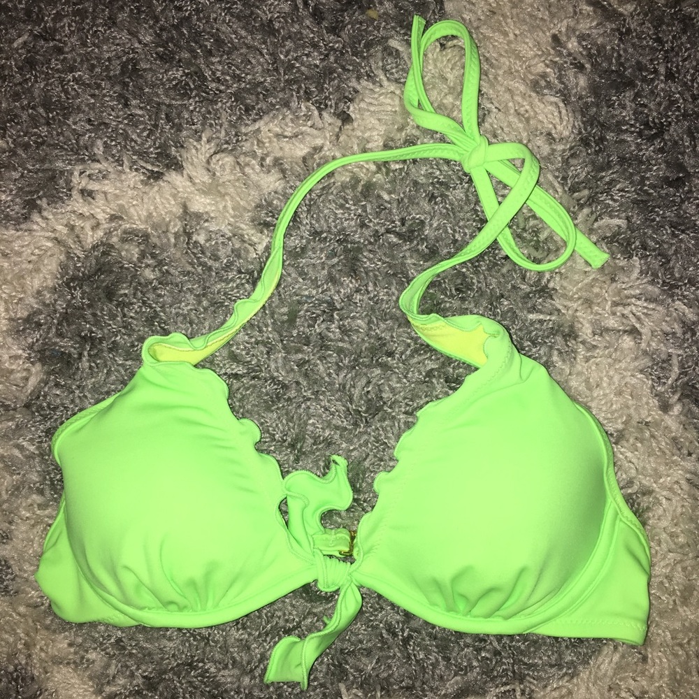 NWOT Victoria's Secret swim top 32b